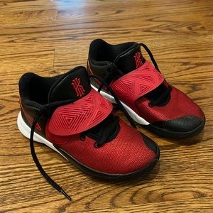 Kyrie Irving flytrap basketball shoes size 2Y unisex